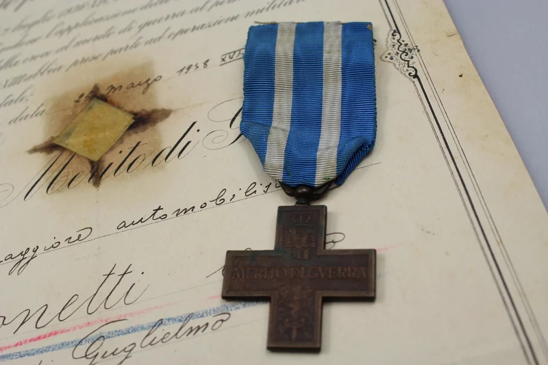 Kriegsverdienstkreuz mit Urkunde