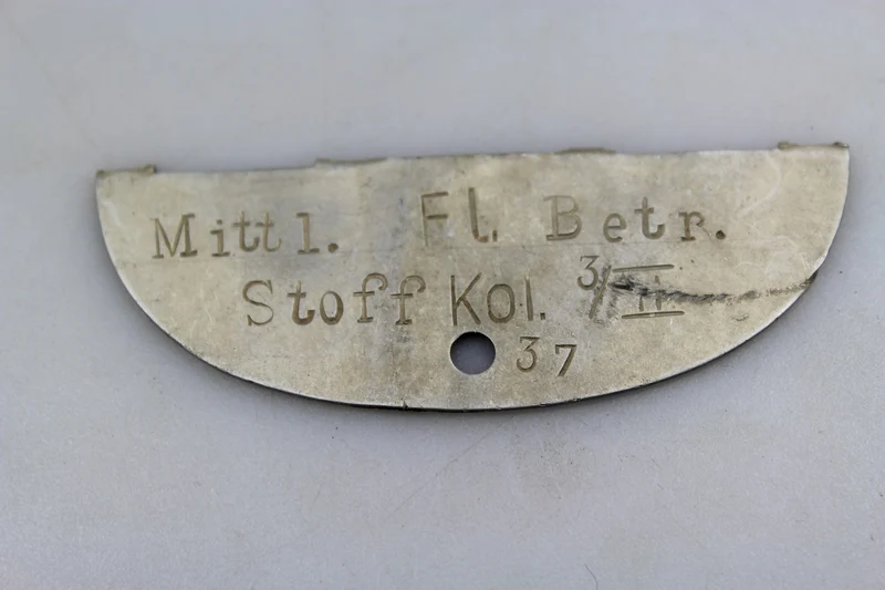 Typenschild aus dem 2. Weltkrieg