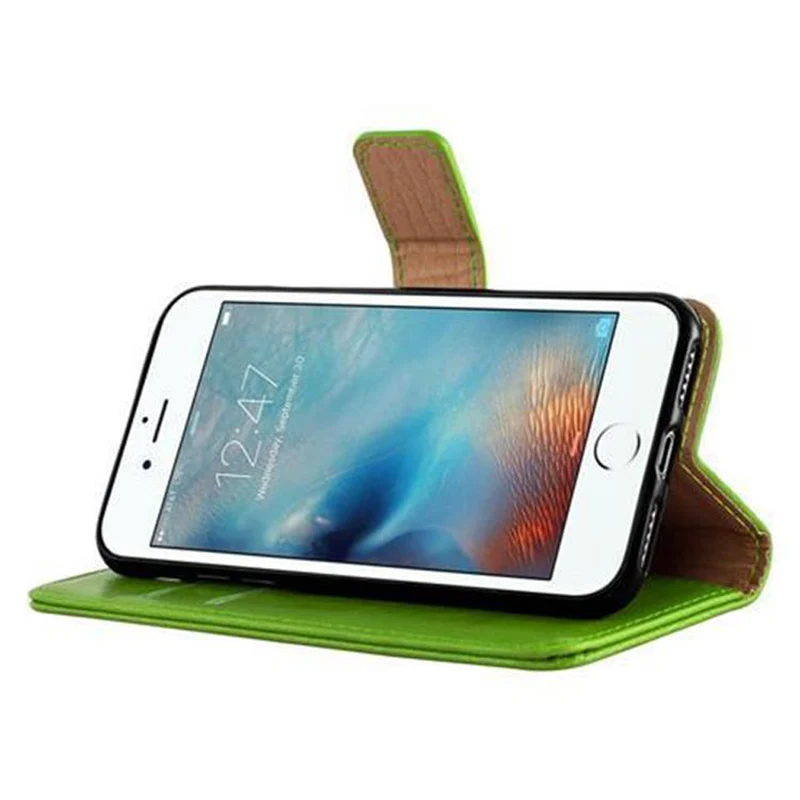 Cadorabo Hülle kompatibel mit Apple iPhone 7 / 7S / 8 / SE 2020 Schutzhülle mit Magnetverschluss, Standfunktion und Kartenfach