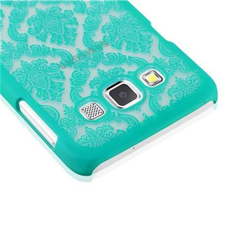 Cadorabo Hülle kompatibel mit Samsung Galaxy A3 2015 Hard Case Schutzhülle in Blumen Paisley Henna Design gegen Kratzer und Stöße