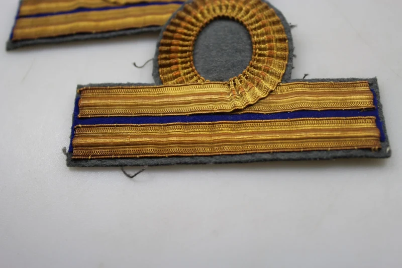 Paar Leutnant-Ränge für das REI WW2 Survival