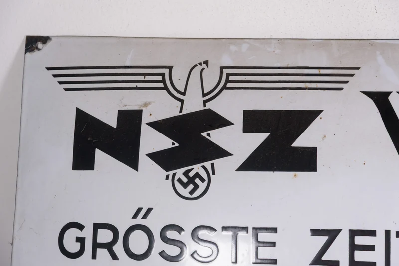 Emailleschild zur Zeitung „NSZ Westmark“