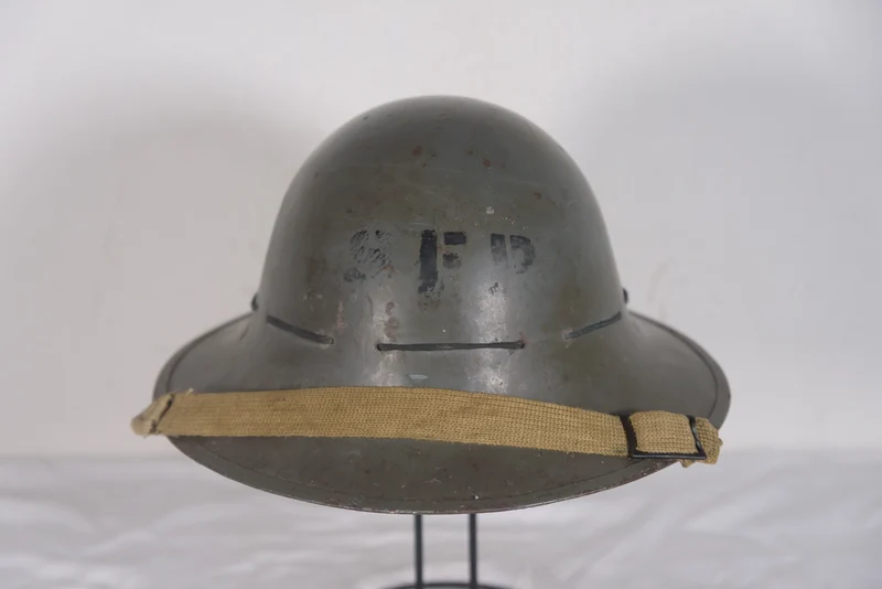 Britischer „Zuckermann“-Helm aus dem Zweiten Weltkrieg