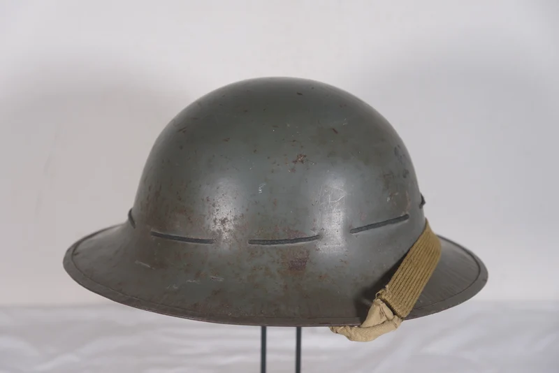 Britischer „Zuckermann“-Helm aus dem Zweiten Weltkrieg