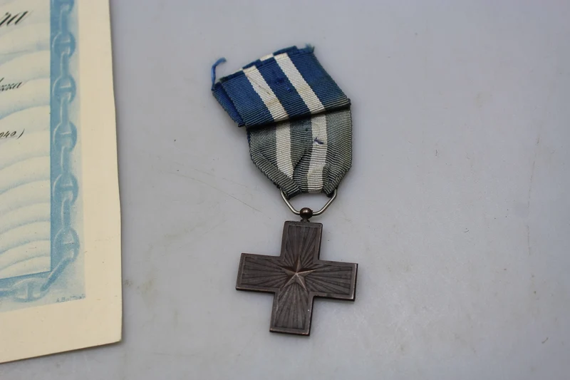 Kriegsverdienstkreuz + Zertifikat der Royal Navy