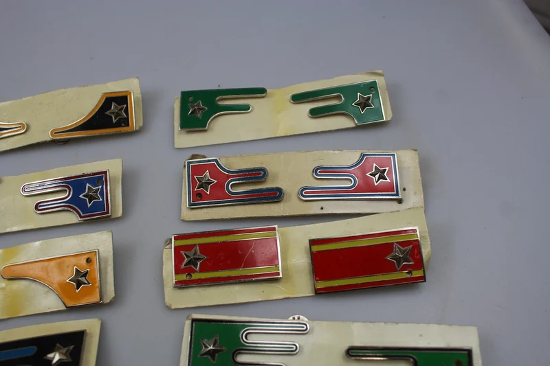 Konvolut von 12 Paar EI-Schultergurten aus den 70er und 90er Jahren