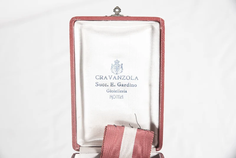 Ritterkreuz des Ordens der Krone von Italien (Urkunde und Schachtel)