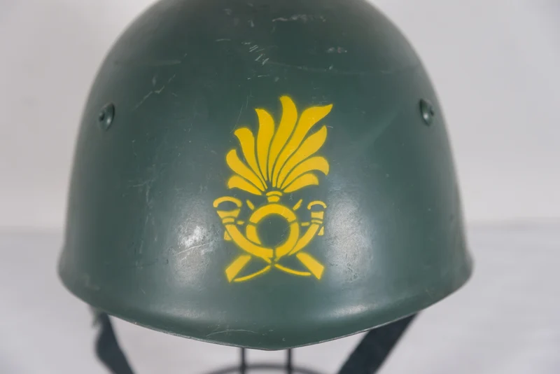 M.33 GdF-Helm mit M.48-Abzeichen