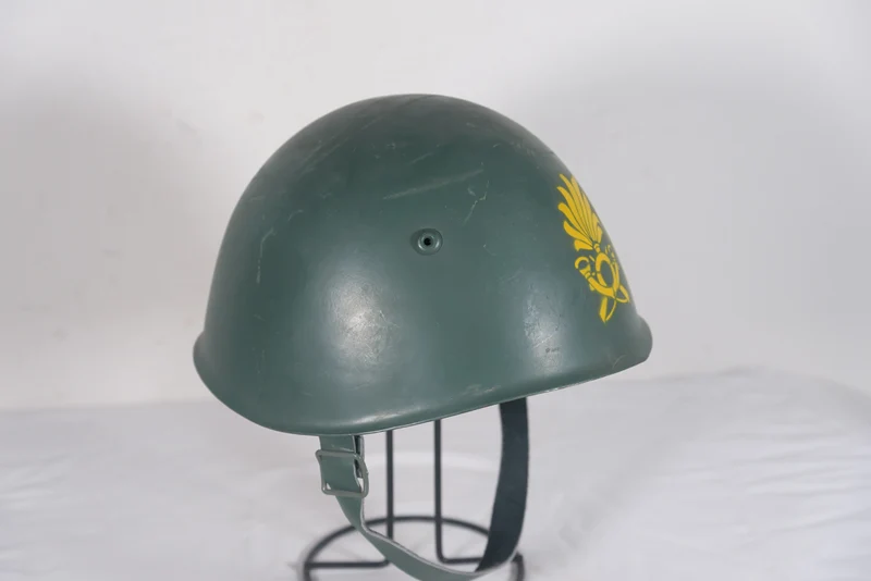 M.33 GdF-Helm mit M.48-Abzeichen