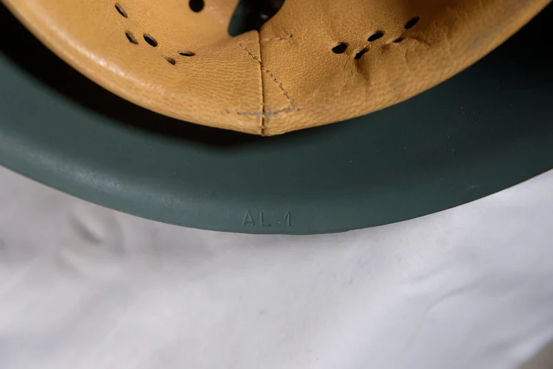 M.33 GdF-Helm mit M.48-Abzeichen