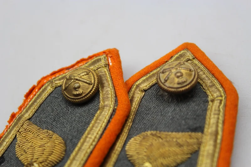 Paar REI Colonel Schulterpolster für die weiße Sommerjacke aus dem 2. Weltkrieg
