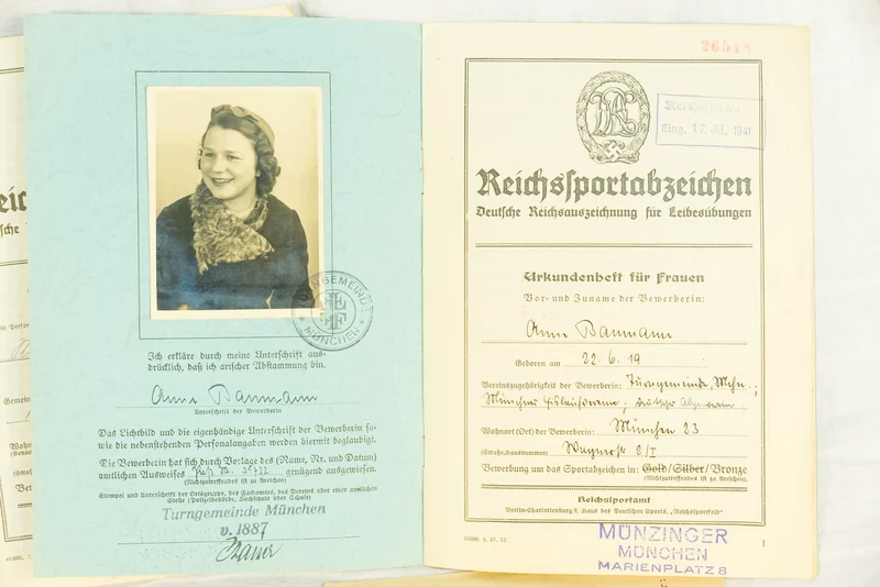 Interessantes WW2 Ehepaar Konvolut mit Wehrpass
