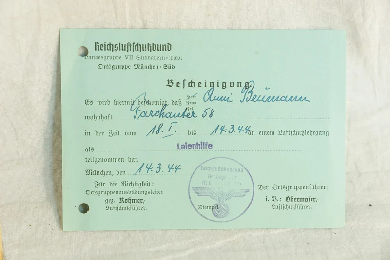 Interessantes WW2 Ehepaar Konvolut mit Wehrpass