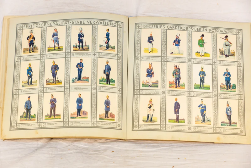 Stickeralbum "Uniformen der Alten Armee".