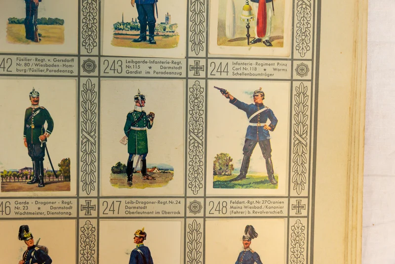 Stickeralbum "Uniformen der Alten Armee".