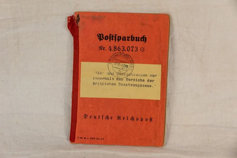 Konvolut Luftwaffe DAK mit Soldbuch italienisch-deutscher Medaille