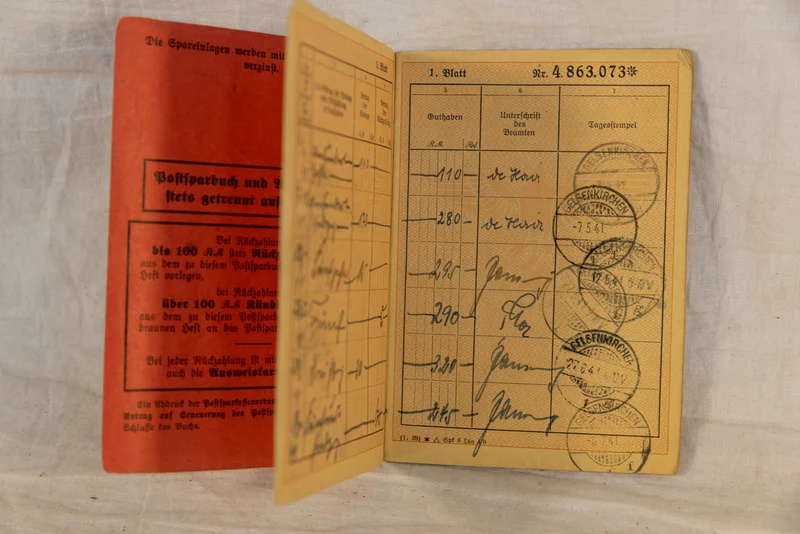 Konvolut Luftwaffe DAK mit Soldbuch italienisch-deutscher Medaille