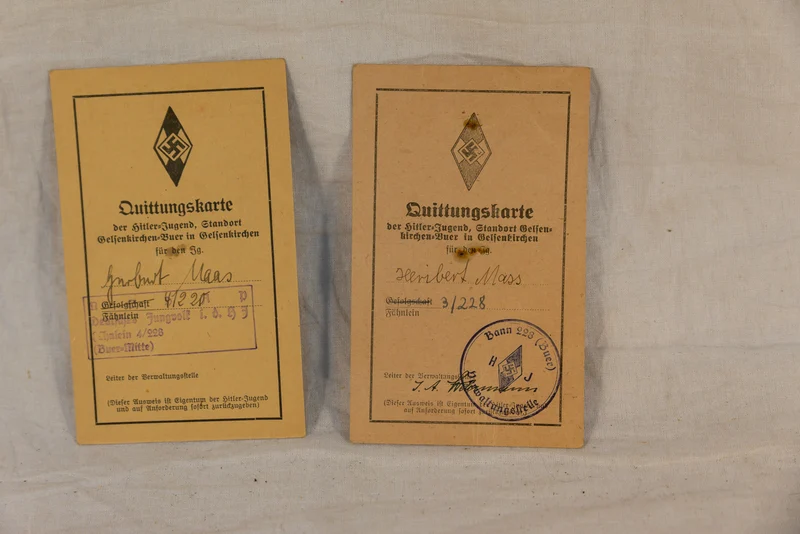 Konvolut Luftwaffe DAK mit Soldbuch italienisch-deutscher Medaille