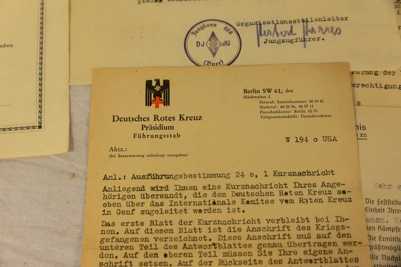 Konvolut Luftwaffe DAK mit Soldbuch italienisch-deutscher Medaille