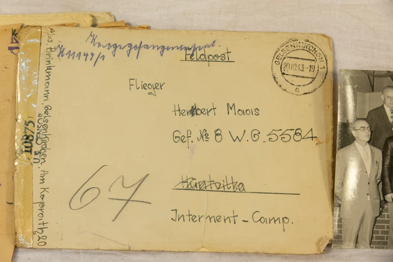 Konvolut Luftwaffe DAK mit Soldbuch italienisch-deutscher Medaille