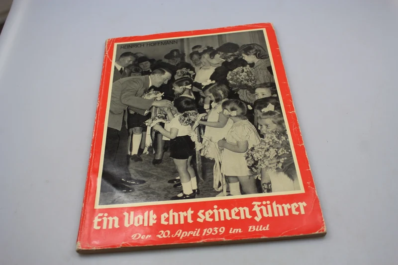 „Ein Volk erth seinen Führer“ – H. Hoffmann