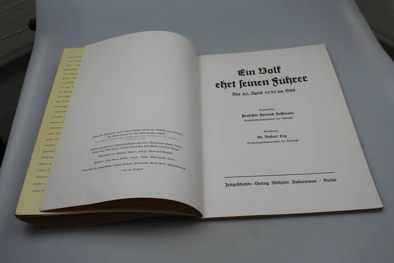 „Ein Volk erth seinen Führer“ – H. Hoffmann