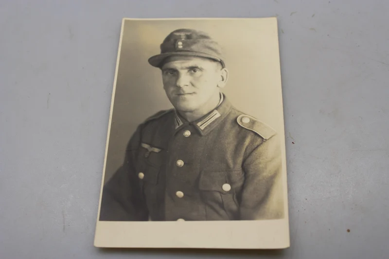 Studiofoto des Gebirgsjägers aus dem 2. Weltkrieg