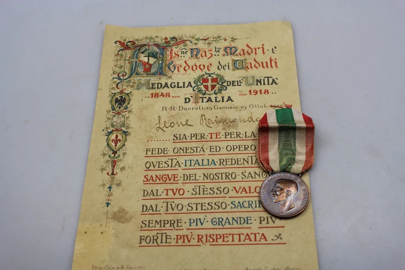 Medaille der Einheit Italiens mit Pergamenturkunde