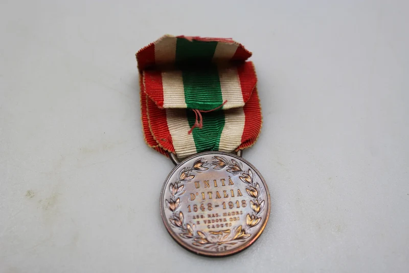 Medaille der Einheit Italiens mit Pergamenturkunde