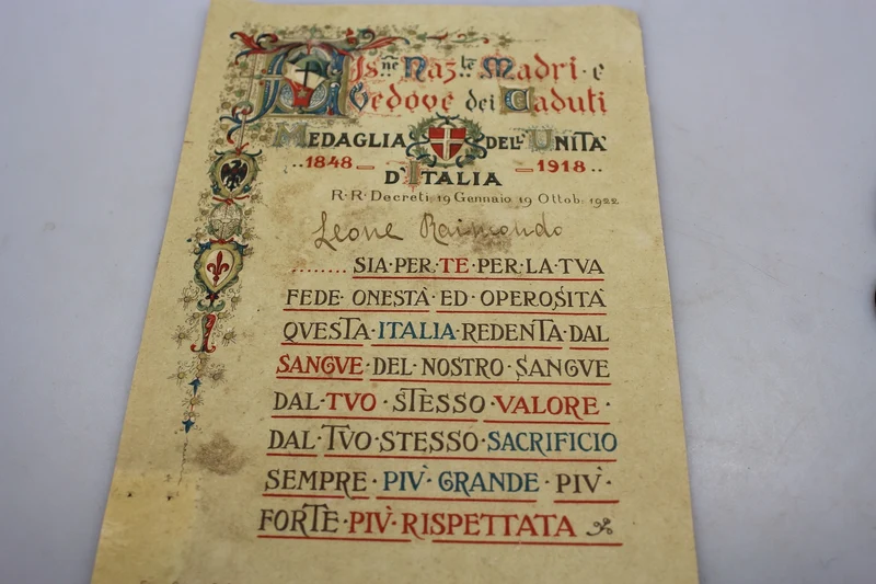 Medaille der Einheit Italiens mit Pergamenturkunde