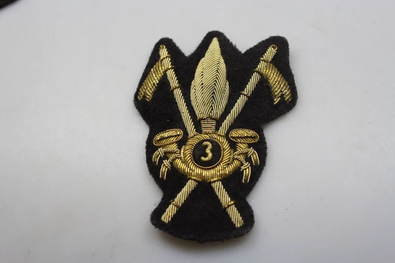 Reproduktion des kolonialen Kopfschmuckfrieses der REI Lancers