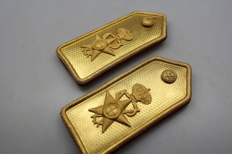 M.34-Schulterpolster mit WW2-Goldplatte