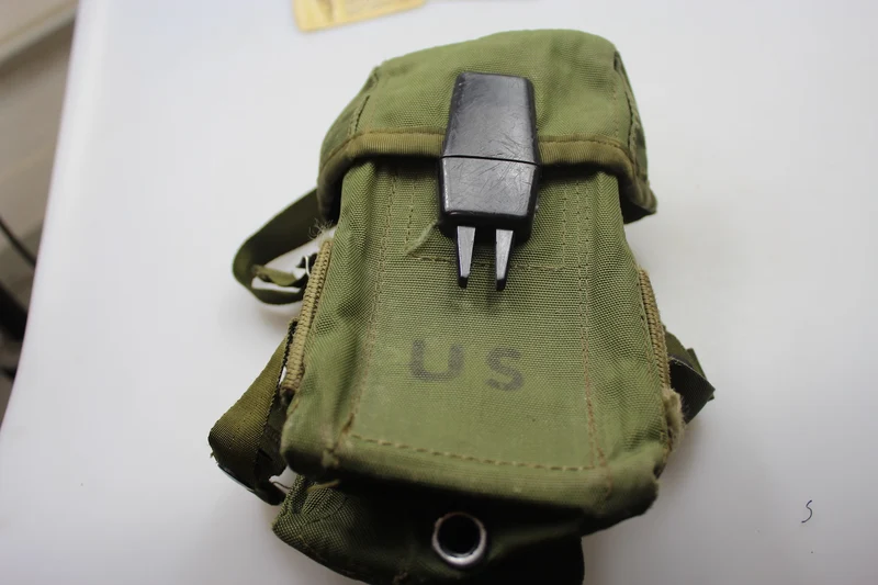 US Army Vietnam - M.69 Magazintasche mit M.16 Magazinen
