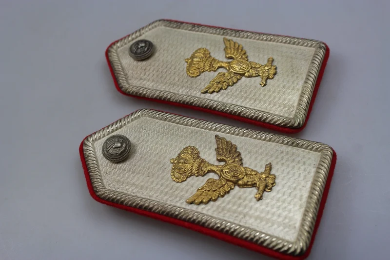Vergoldete Schulterstücke M.34 für das General Corps der Armee im Zweiten Weltkrieg
