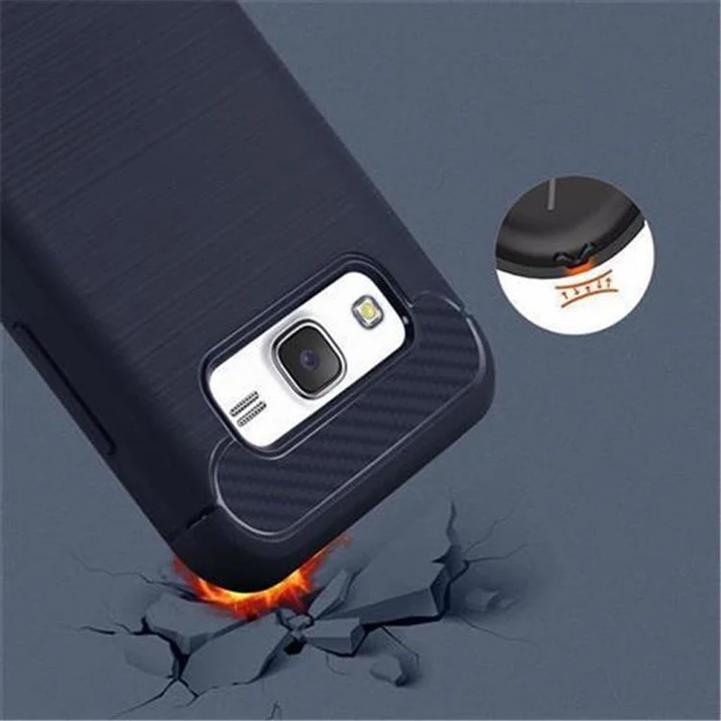 Cadorabo Hülle für Samsung Galaxy J7 2015 Schutzhülle aus flexiblem TPU Silikon in Edelstahl-Karbonfaser Optik