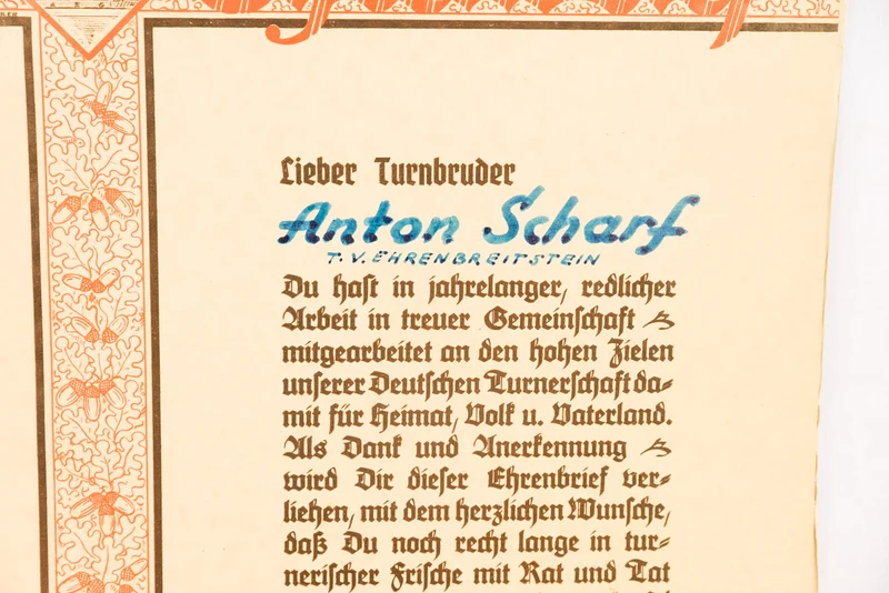 # 4 Urkunden für sportliche Verdienste