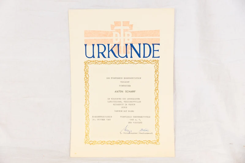 # 4 Urkunden für sportliche Verdienste