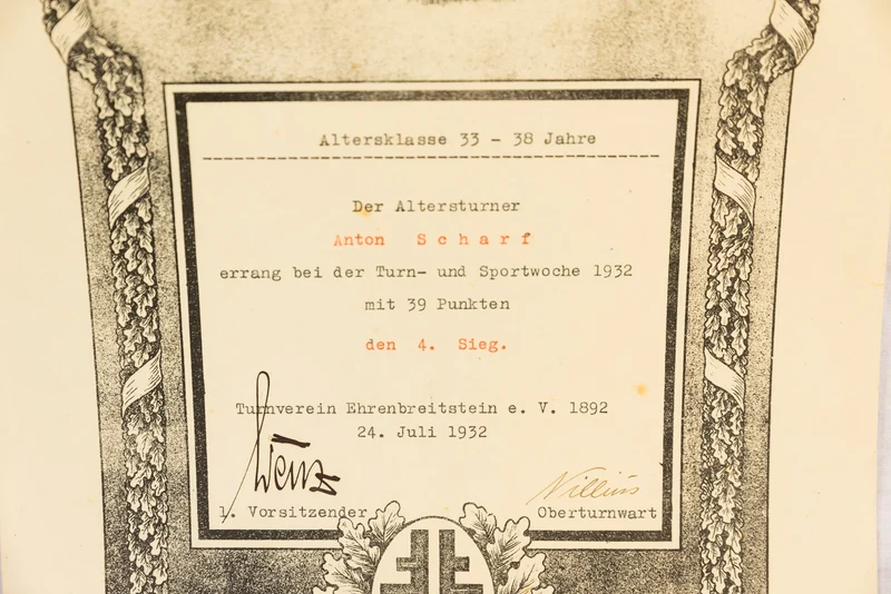 # 4 Urkunden für sportliche Verdienste