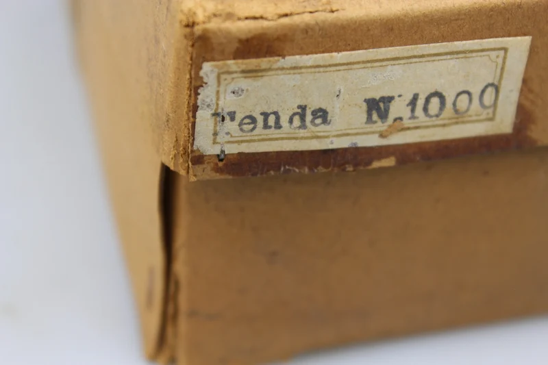1000 Bakelit-Knöpfe in Box