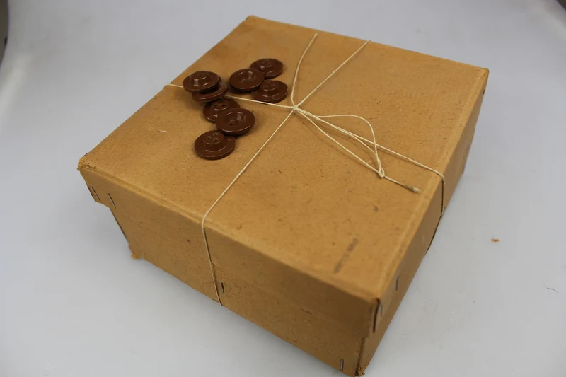 1000 Bakelit-Knöpfe in Box