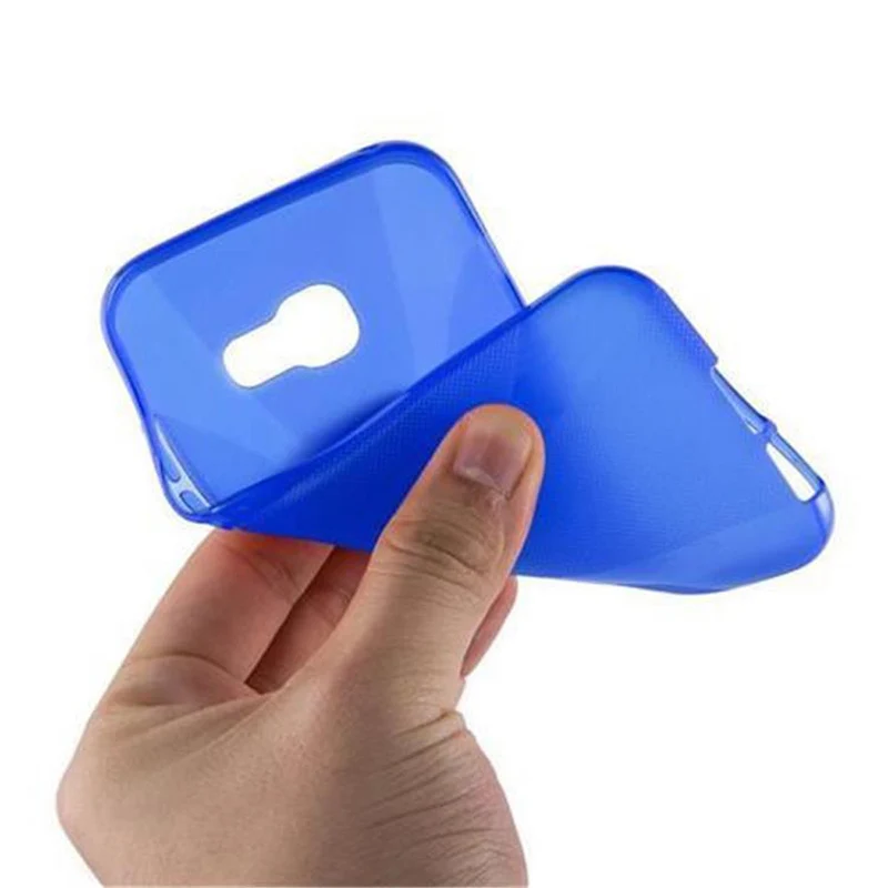 Cadorabo Hülle kompatibel mit Samsung Galaxy A3 2017 Schutzhülle aus flexiblem TPU Silikon
