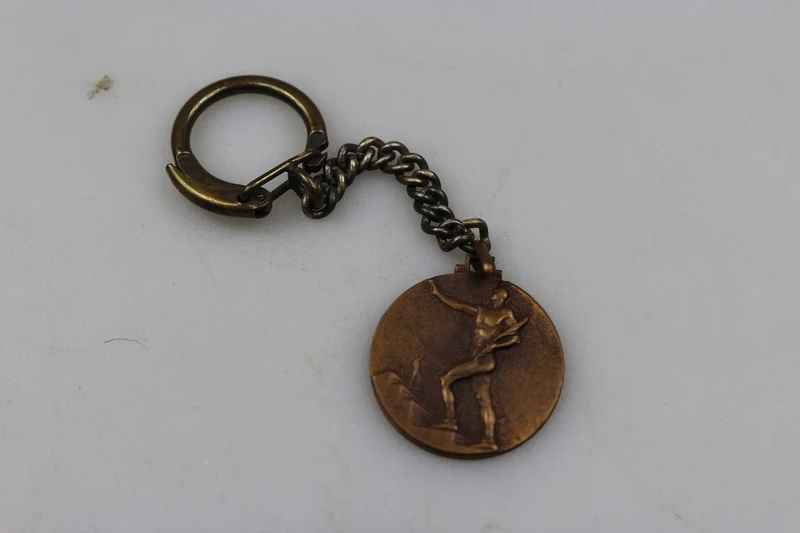 Vintager Schlüsselanhänger "Glaube, gehorche, kämpfe".