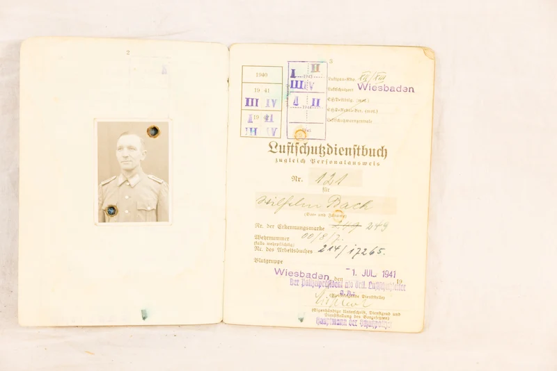 Konvolut Luftschutz mit Wehrpass