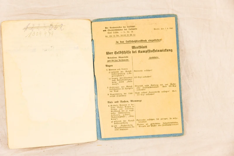 Konvolut Luftschutz mit Wehrpass