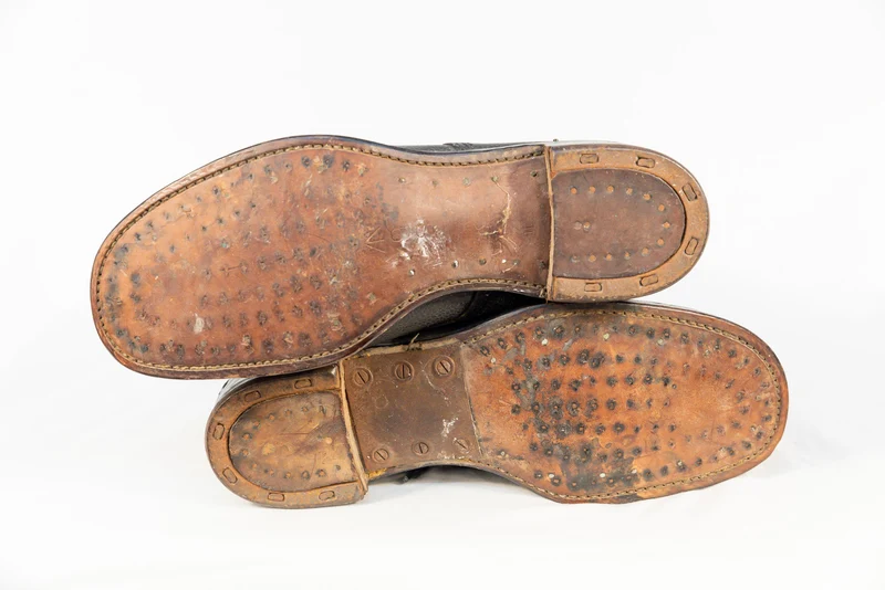 Paar motorradspezifische Stiefel der Royal Army aus dem 2. Weltkrieg