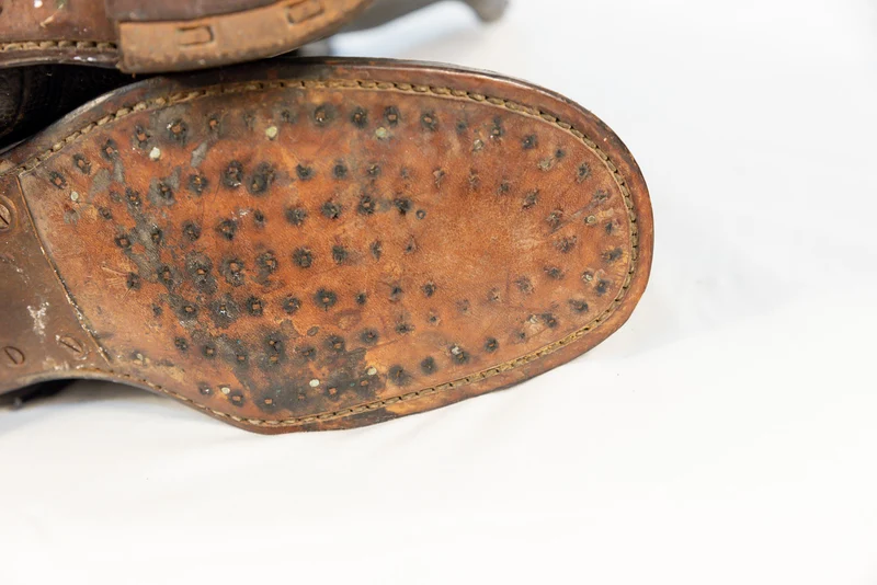 Paar motorradspezifische Stiefel der Royal Army aus dem 2. Weltkrieg