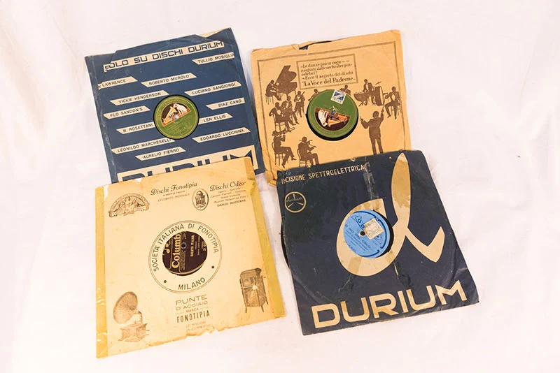 # 4 Schallplatten mit 78 U/min aus der Ventennio-Zeit
