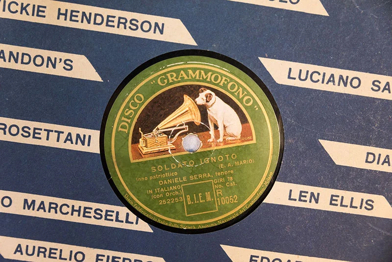 # 4 Schallplatten mit 78 U/min aus der Ventennio-Zeit