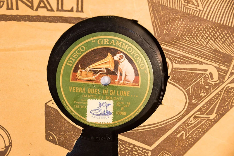 # 4 Schallplatten mit 78 U/min aus der Ventennio-Zeit