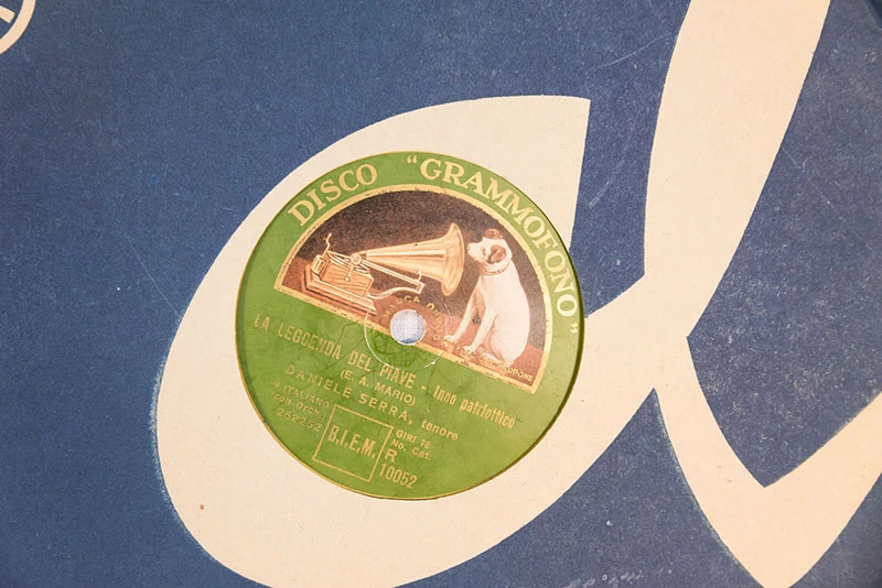 # 4 Schallplatten mit 78 U/min aus der Ventennio-Zeit